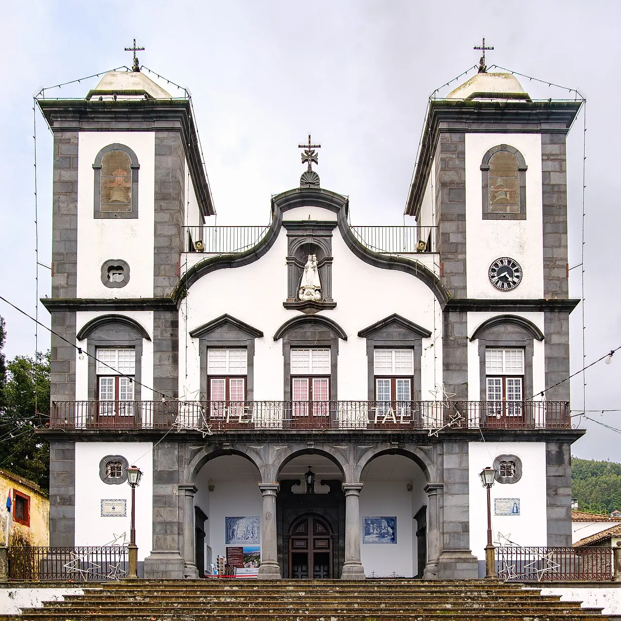 O Monte, os carros de cesto e Câmara de Lobos