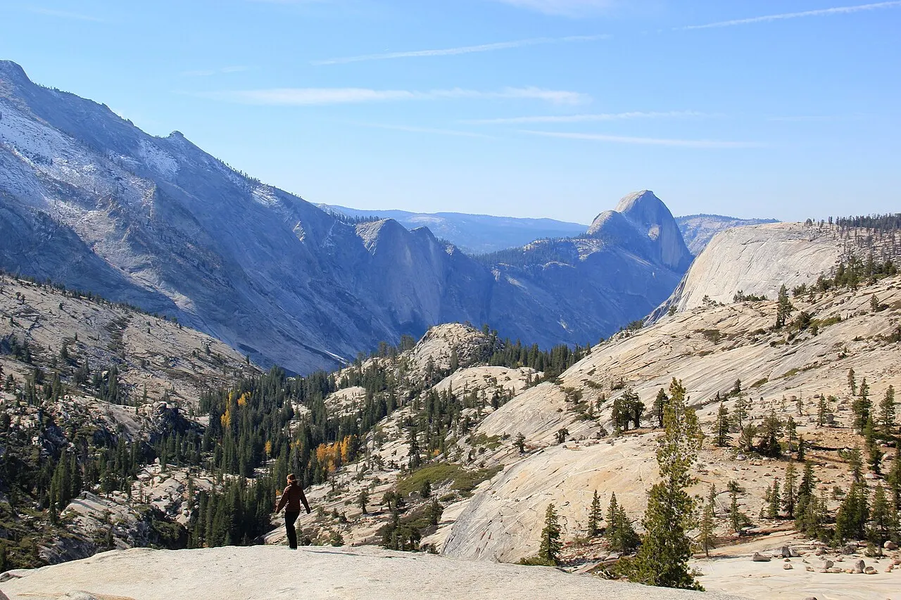A serra alta na Tioga Road e Tuolumne Meadows (ou Hetch Hetchy na meia-estação)