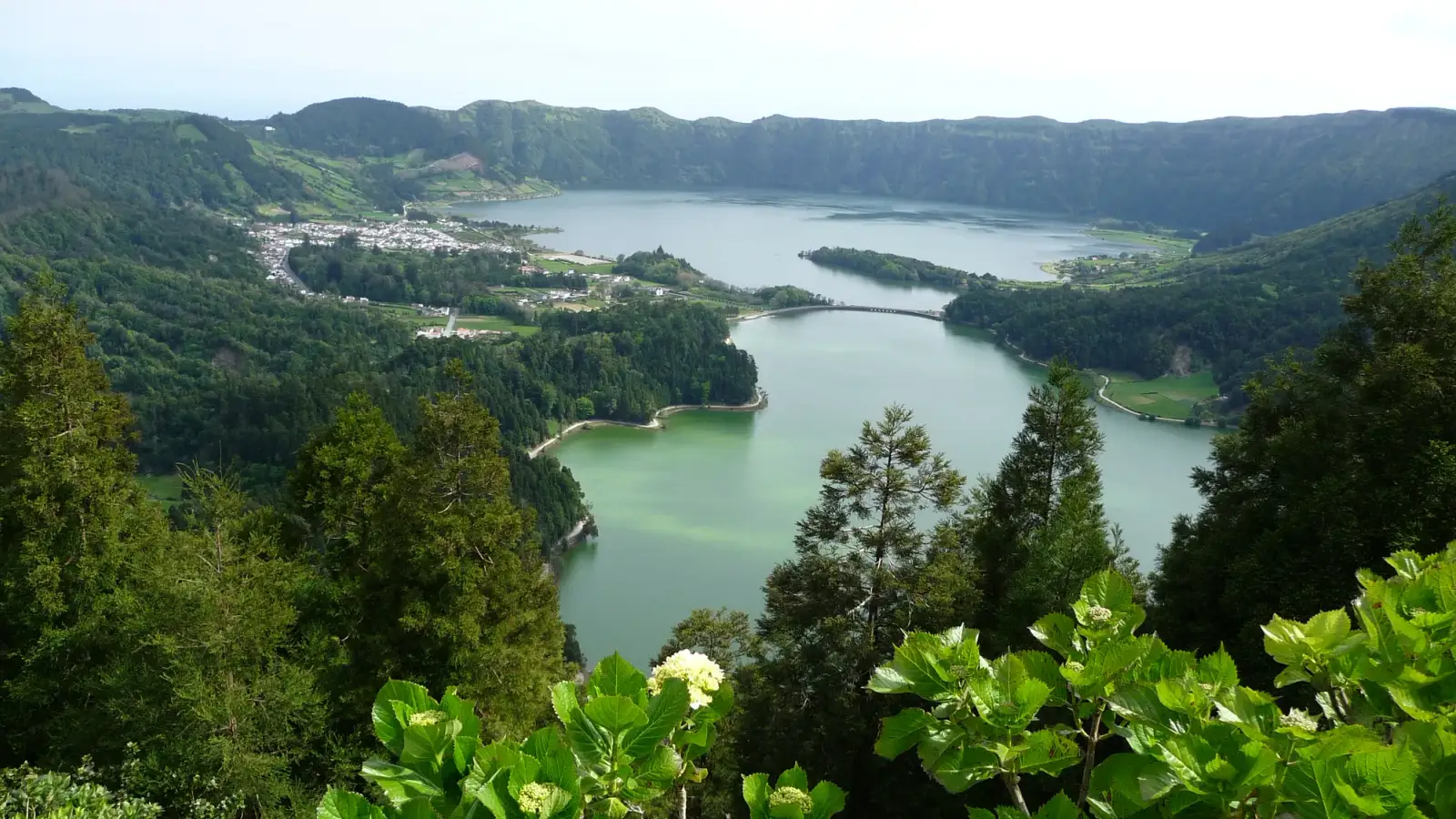 Lagoas das Sete Cidades vistas do Miradouro da Vista do Rei.