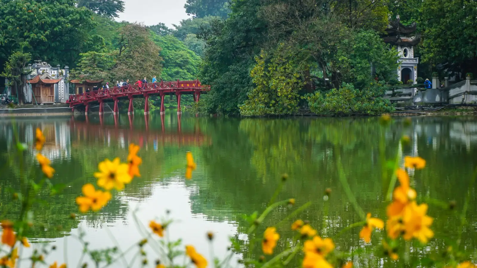 Lago Hoàn Kiếm e templo Ngọc Sơn