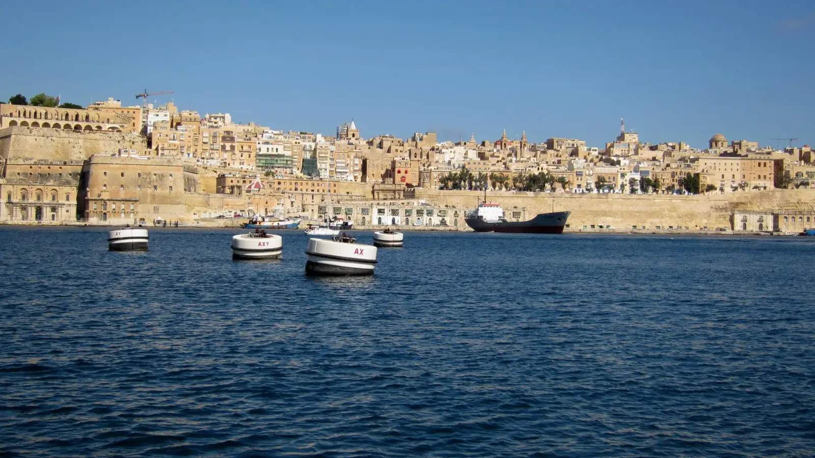 Frente fortificada de Valletta vista do Grand Harbour.