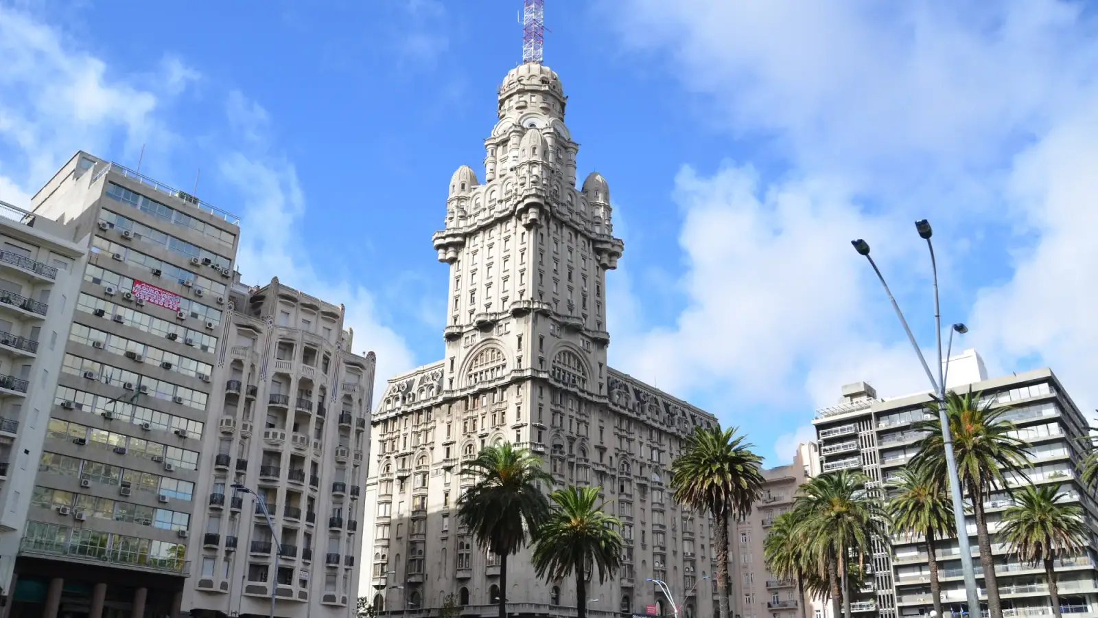Plaza Independencia e Palacio Salvo