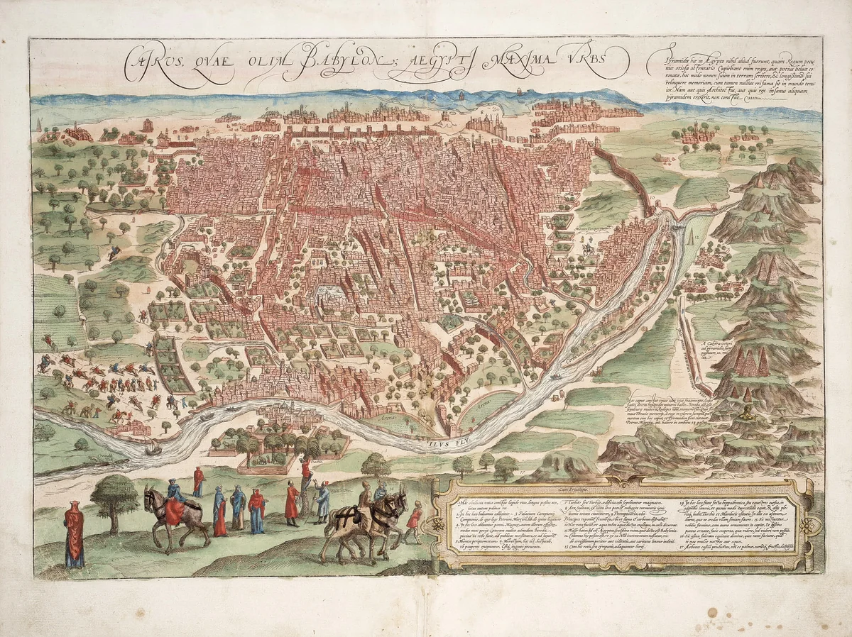 Mapa colorido com edifícios e muralhas, o rio Nilo, pirâmides à direita, figuras em primeiro plano e cartela de texto na parte inferior.