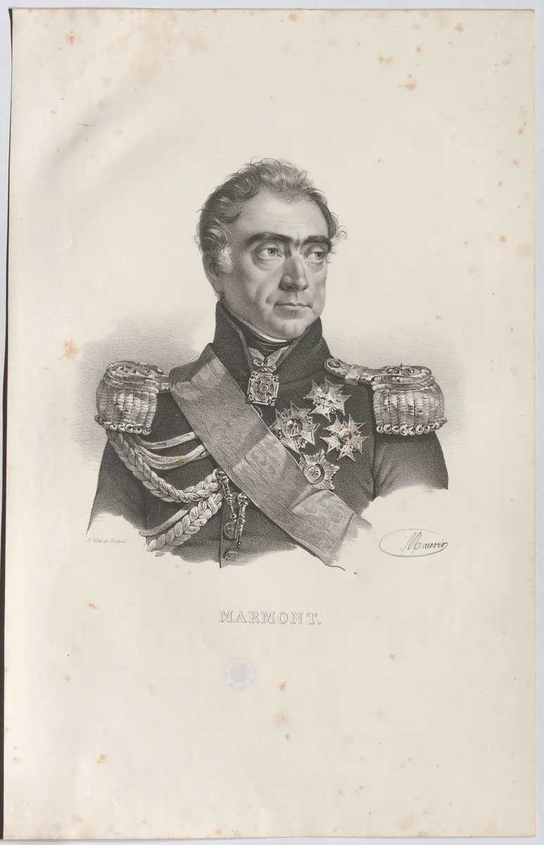 Litografia com retrato de Marmont em uniforme, dragonas, faixa e condecorações, acompanhada de assinaturas, nome impresso, carimbo e margens do papel.