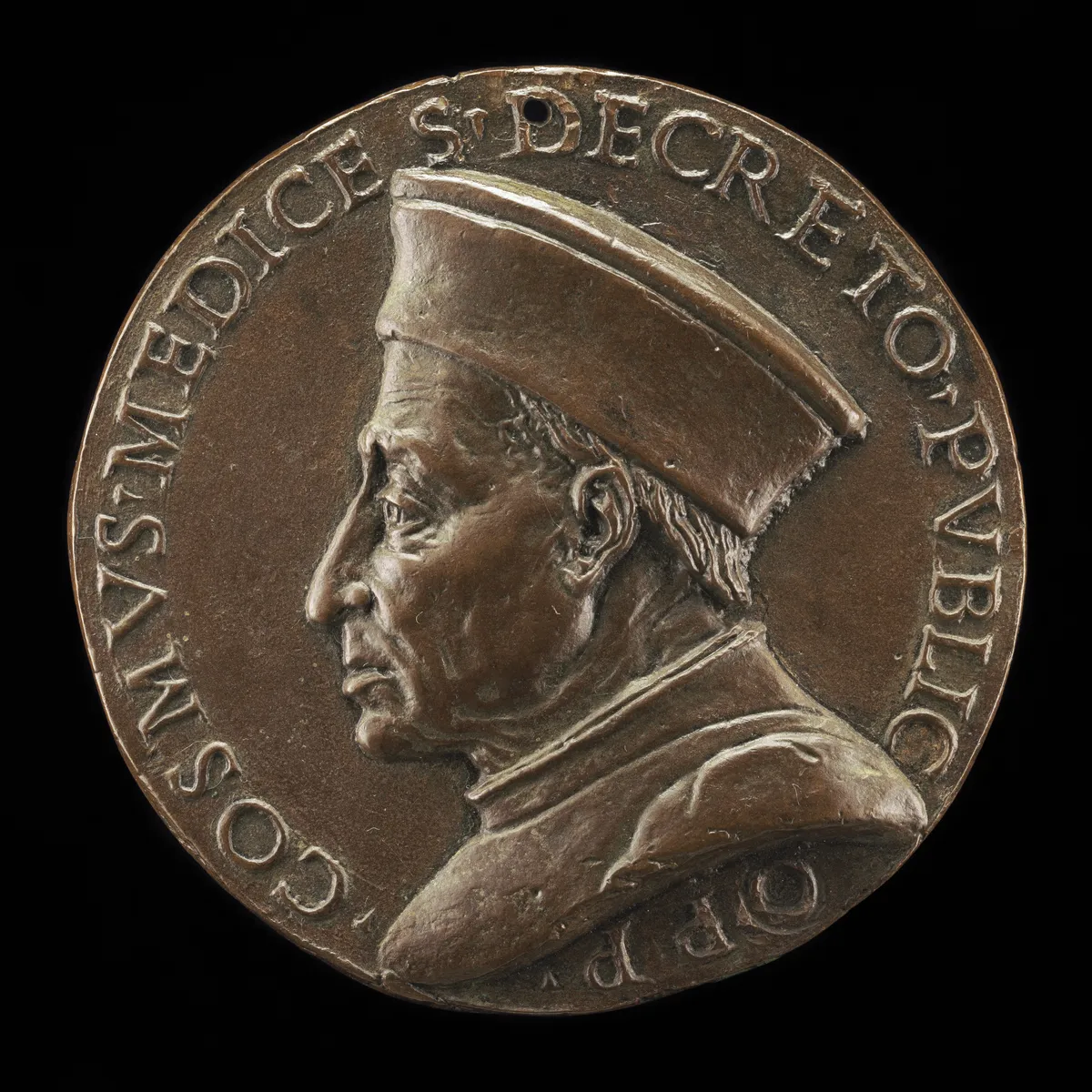 Médaille ronde avec buste de profil de Cosme de Médicis, inscription Pater Patriae et petite perforation sur le bord.