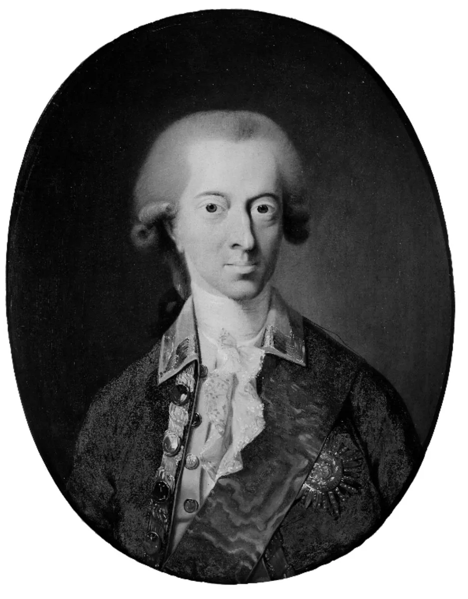 Retrato oval em preto e branco de um homem com cabelo claro, casaco bordado, faixa e condecoração, com os cantos brancos do original.