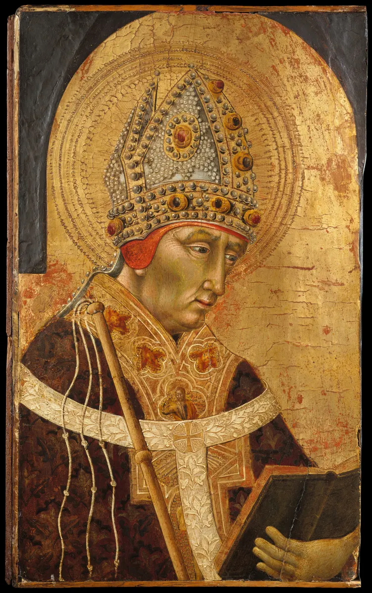 Pintura de Ambrósio com mitra, auréola dourada, vestes bordadas e um livro, conservando as bordas do painel.