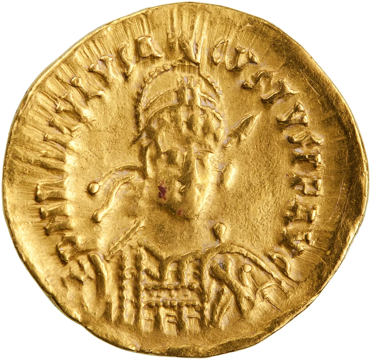 Avers d’une monnaie en or avec buste impérial de profil, diadème et inscription de Romulus Augustule.