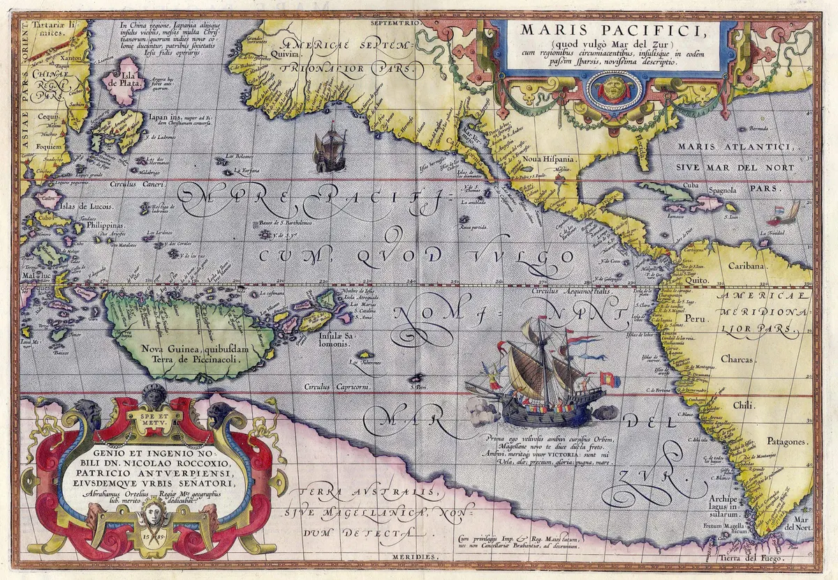 Mapa antigo do Pacífico com costas, nomes latinos, cartuchos, moldura ornamentada e desenho de uma nau com legenda Victoria.