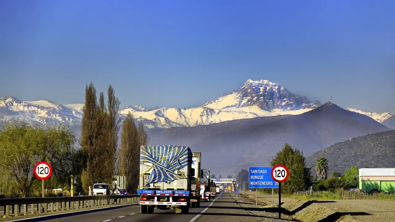 O Aconcágua visto do vale de Ocoa, no Chile