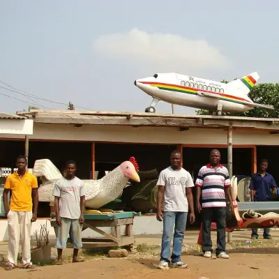 Oficinas de caixões figurativos em Teshie