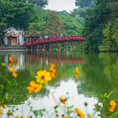 Lago Hoàn Kiếm e templo Ngọc Sơn