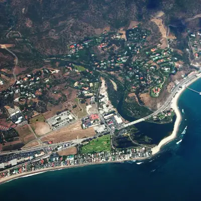 Malibu, vista aérea da costa