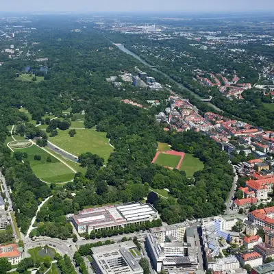 Englischer Garten e a onda do Eisbach